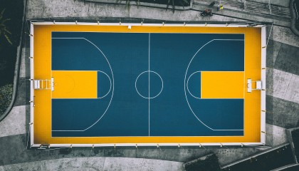 开云APP-西甲国家德比焦点战，公牛全面压制火箭，红蓝王朝的战术革命与权力更迭