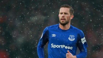 开云体育-弗拉霍维奇之夜，当F1引擎轰鸣与足球纪录在黑暗中交响