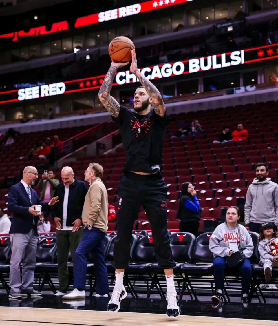 雄鹿轻取爵士,莫兰特统治全场 雄鹿轻取爵士,莫兰特统治全场