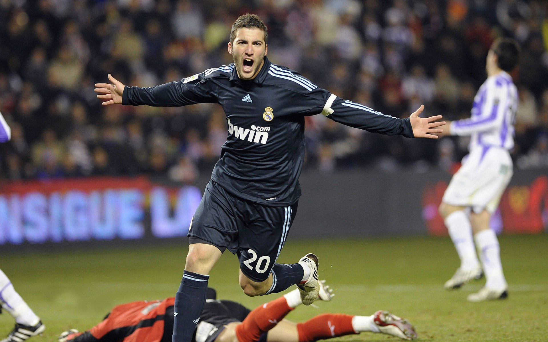 莱奥引爆圣西罗,当个人英雄主义撕碎战术铁笼